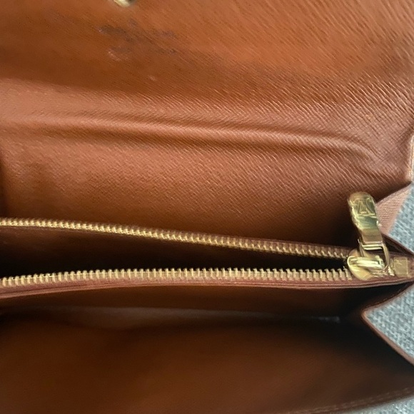 Louis Vuitton Monogram Sarah Wallet - Picture 4 of 13
